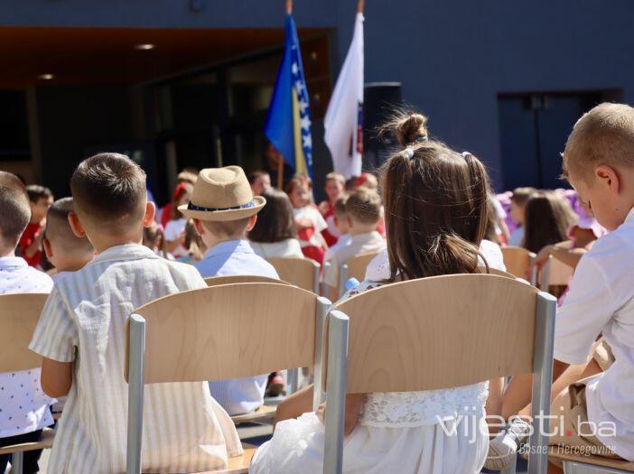 Općina u BiH dijeli po 200 KM za svakog prvačića