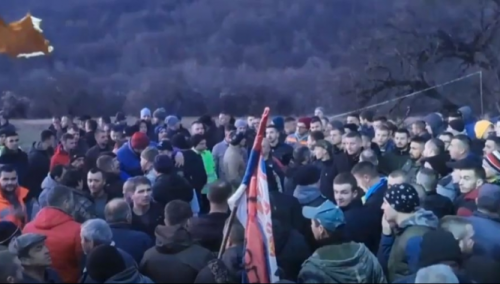 Opet haos na Kosovu: Srbi blokirali put nakon ranjavanja dječaka i mladića