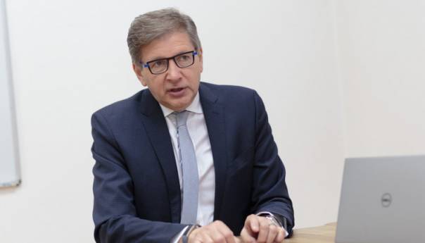 Opet prekinuta Konvencija, članovi žestoko kritikovali Hadžikadića