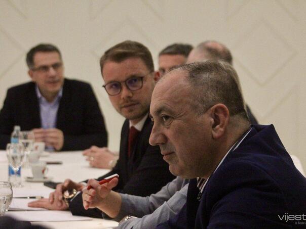 Opozicija iz RS poziva stranke iz FBiH: Ovo je trenutak odluke, Dodik se topi!