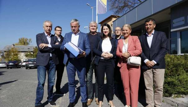 Opozicija iz RS predala krivične prijave protiv Dodika, Petrovića i još 180 ljudi