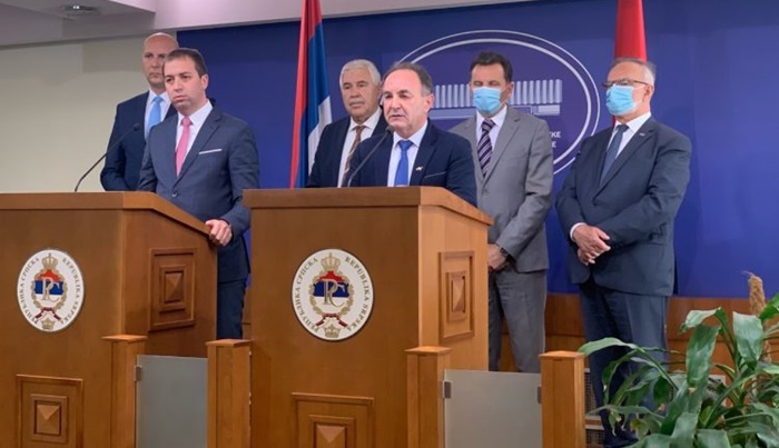Opozicija: Po hodnicima su hvatali poslanike za dnevni red