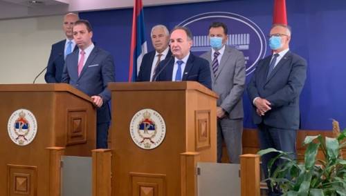 Opozicija: Po hodnicima su hvatali poslanike za dnevni red