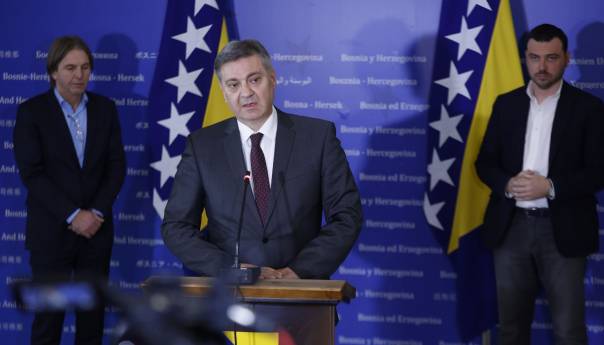 Zakonskim sredstvima zaustaviti antiustavne aktivnosti NSRS