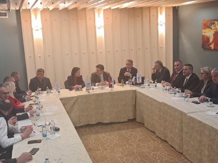 Opozicija u RS razgovara na sastanku zatvorenom za javnost