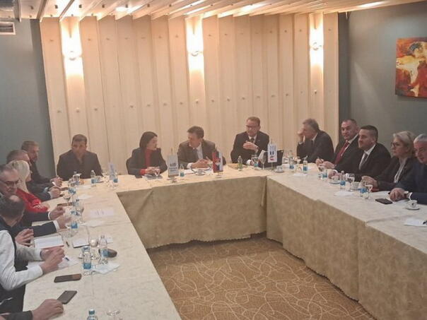 Opozicija u RS razgovara na sastanku zatvorenom za javnost