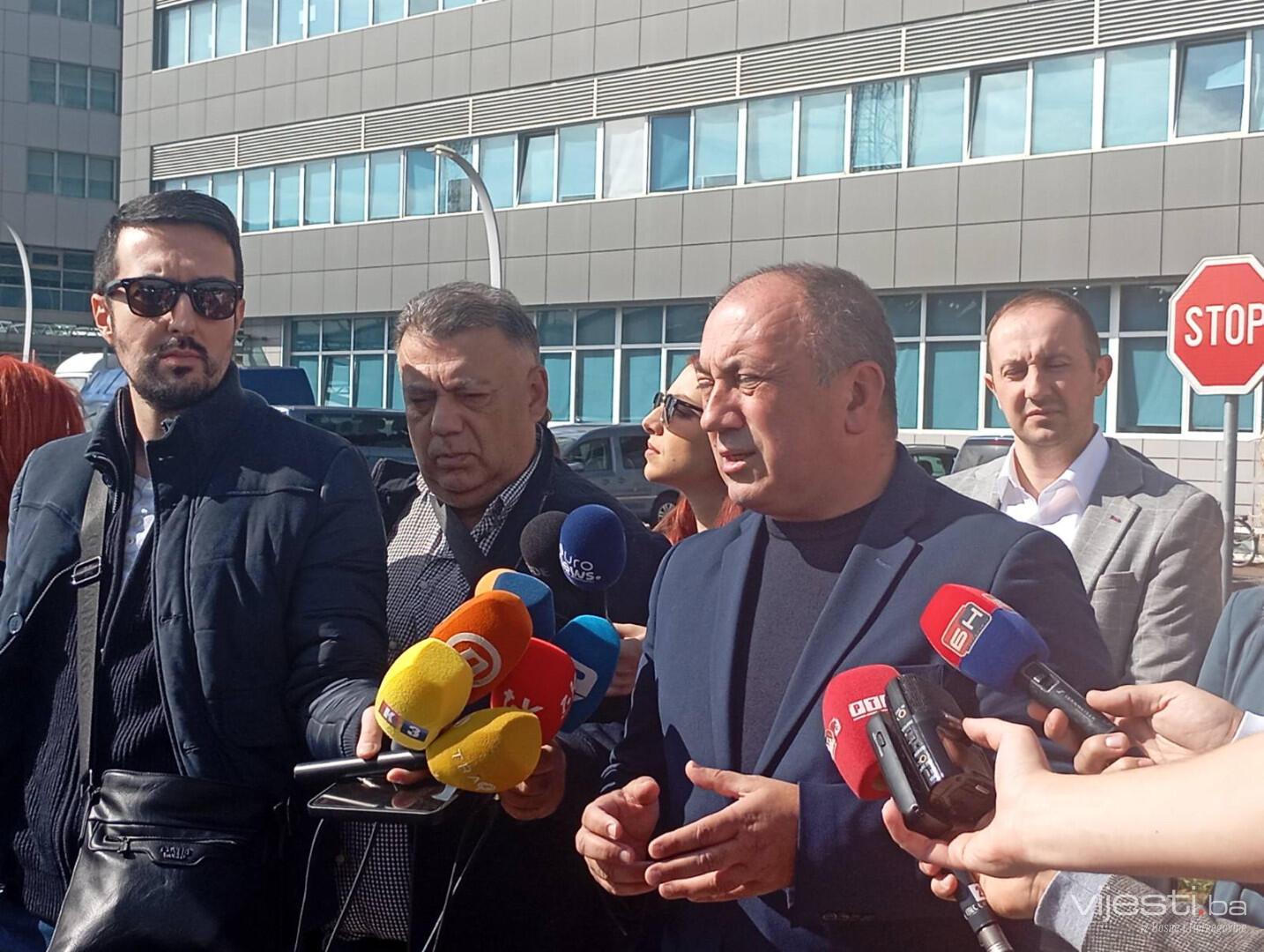Video: Opozicija napravila dramu ispred RTRS-a, iznijeli zahtjeve!