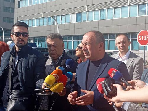 Video: Opozicija napravila dramu ispred RTRS-a, iznijeli zahtjeve!