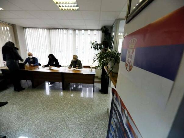 Opozicija u Srbiji optužuje Vučića za izborne prevare, tvrde da imaju dokaze