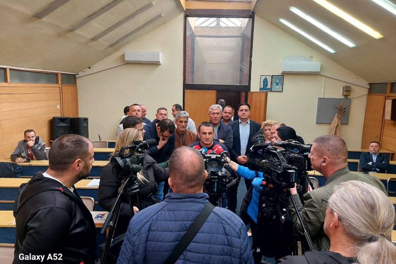 Opozicioni poslanici izbačeni sa sjednice SO Ugljevik