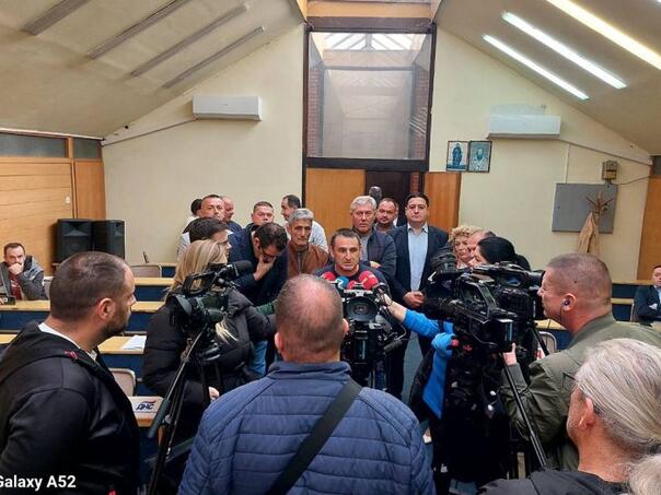 Opozicioni poslanici izbačeni sa sjednice SO Ugljevik