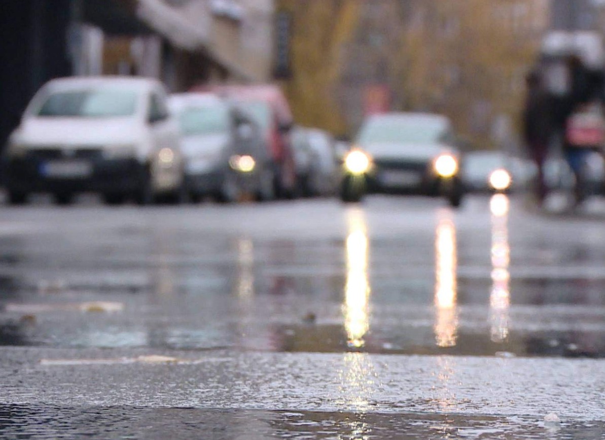 Oprez na putu: Poledica i smanjena vidljivost stvaraju opasne uslove za vožnju