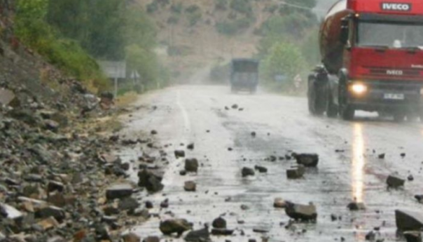 Oprez vozači: Povećana opasnost od odrona