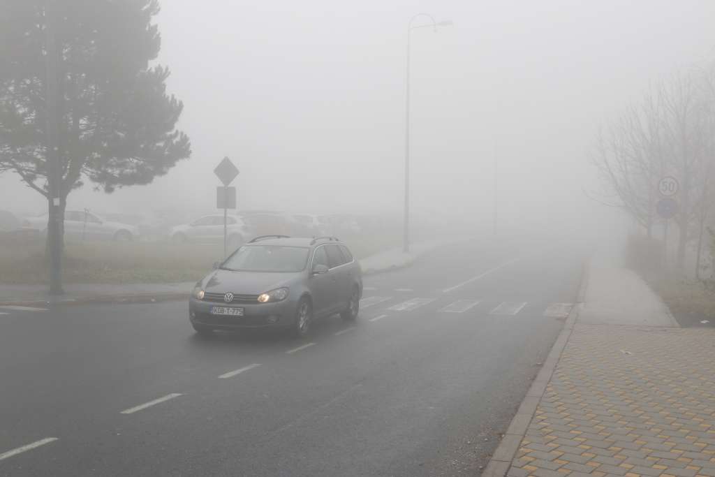 Oprez zbog magle, odrona i udara vjetra