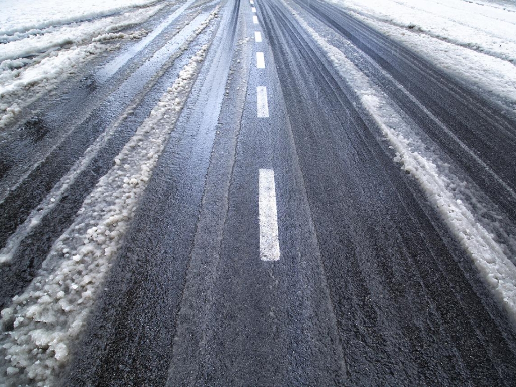 Oprez zbog poledice i odrona, vidljivost smanjena na pojedinim dionicama