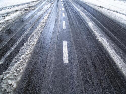 Oprez zbog poledice i odrona, vidljivost smanjena na pojedinim dionicama
