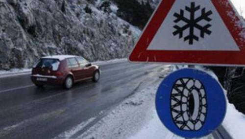 Oprez zbog poledice, jak vjetar stvara snježne nanose na pojedinim putevima