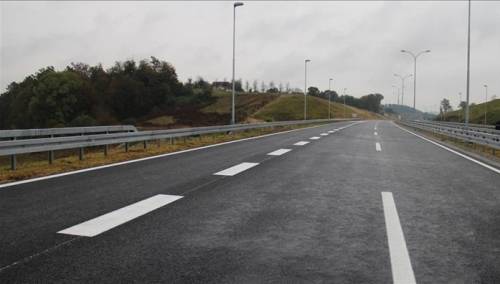 Opreznija vožnja zbog povremene kiše, povećana opasnost od odrona