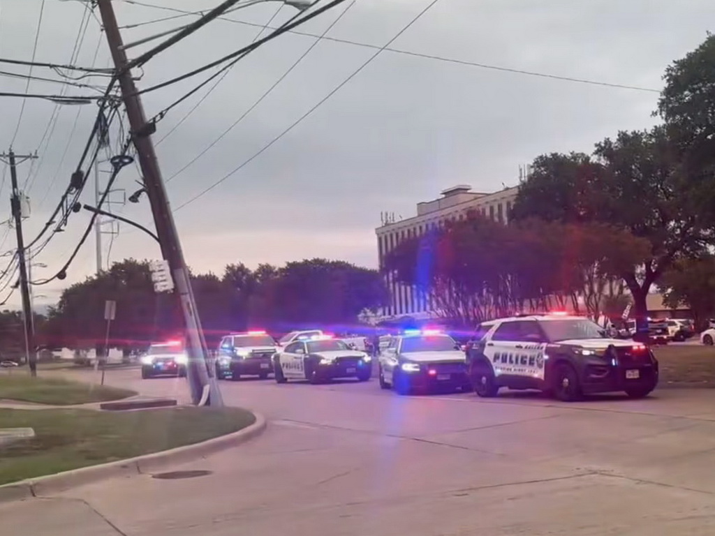 Opsadno stanje u Dallasu: Troje ranjenih, napadač se ubio