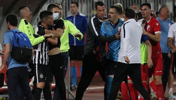 Opšta tuča igrača Vojvodine i Partizana, učestvovao i Lalatović