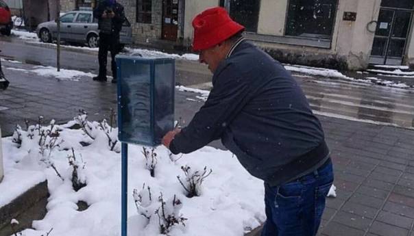 Opština Svrljig postavila je kutije sa zaštitnim maskama za sve građane