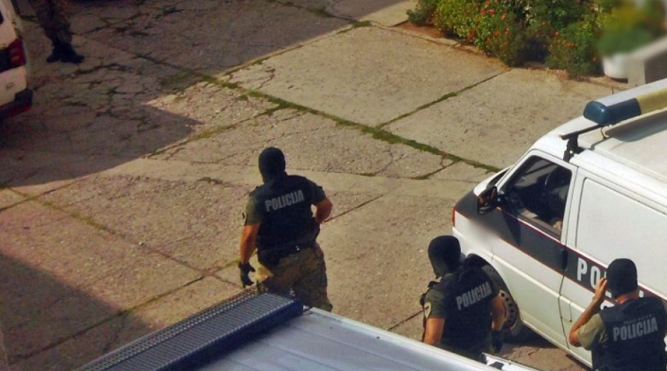 Optuženik pobjegao Sudskoj policiji i skočio u Neretvu, policajac tokom potjere pao s litice