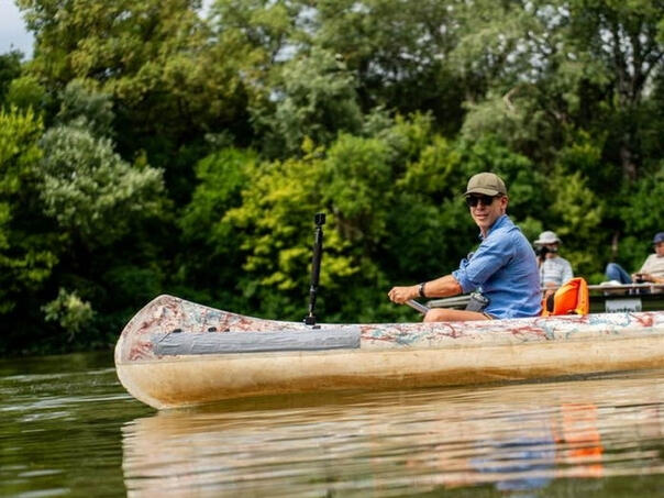 Orbanov glavni rival putuje kanuom po Mađarskoj i najavljuje "uvjerljivu pobjedu"
