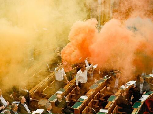 Orbánov režim udario na opoziciju: Zabranjen ulazak u parlament i velike novčane kazne