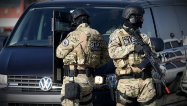 Organizovani kriminal: SIPA pretresa na 16 lokacija u Cazinu