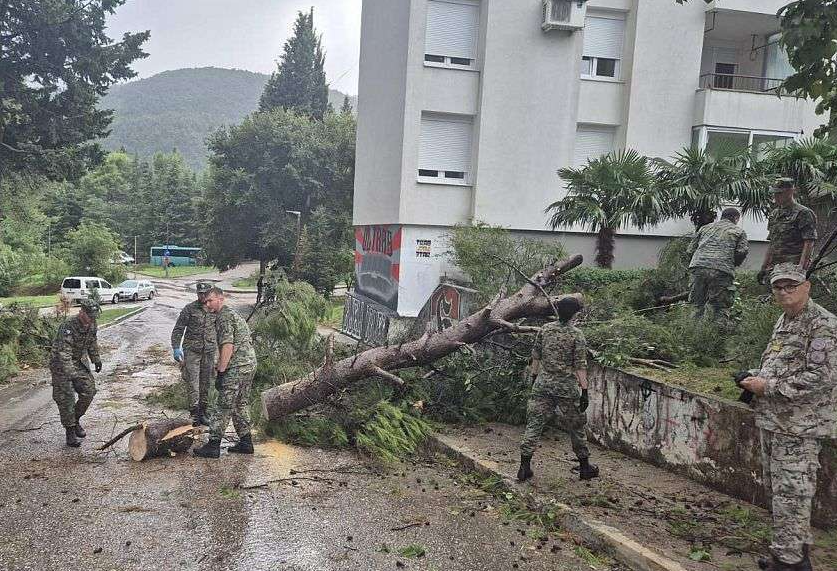 Oružane snage BiH angažirane na pomoći u sanaciji nakon poplava kod Mostara