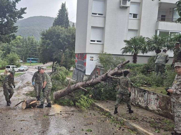 Oružane snage BiH angažirane na pomoći u sanaciji nakon poplava kod Mostara