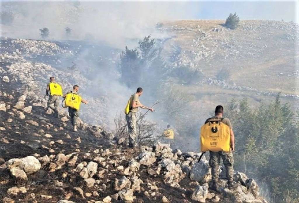 Oružane snage BiH gase požare kod Cazina i Nevesinja