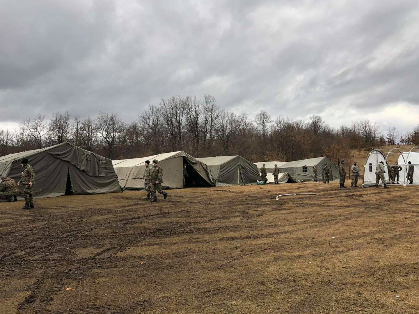 OS BiH postavile šatore u migrantskom kampu Lipa