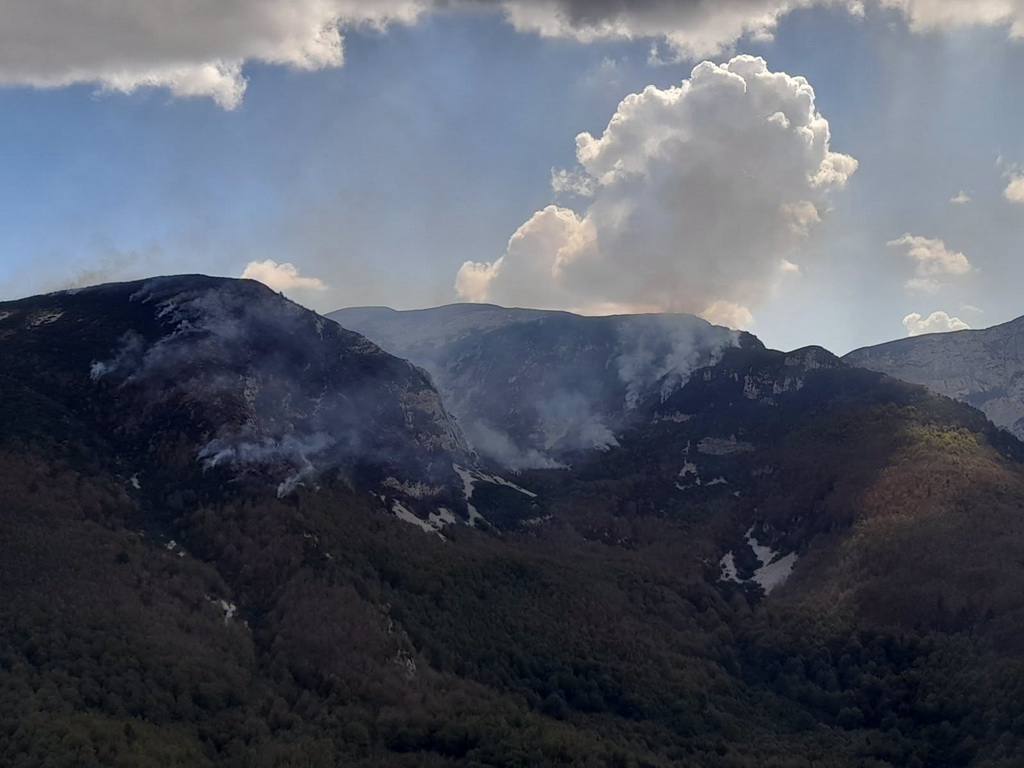 OS BiH nastavljaju angažman na gašenju požara na području Blidinja