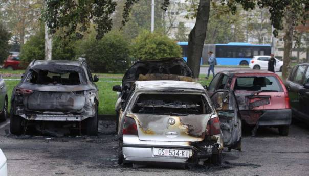 Osam automobila gorjelo u Novom Zagrebu