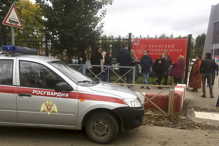 Osam poginulih i dvadeset i osam ranjenih u pucnjevi u Permu
