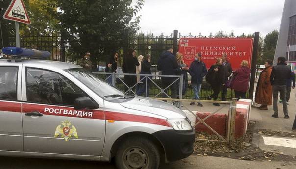 Osam poginulih i dvadeset i osam ranjenih u pucnjevi u Permu