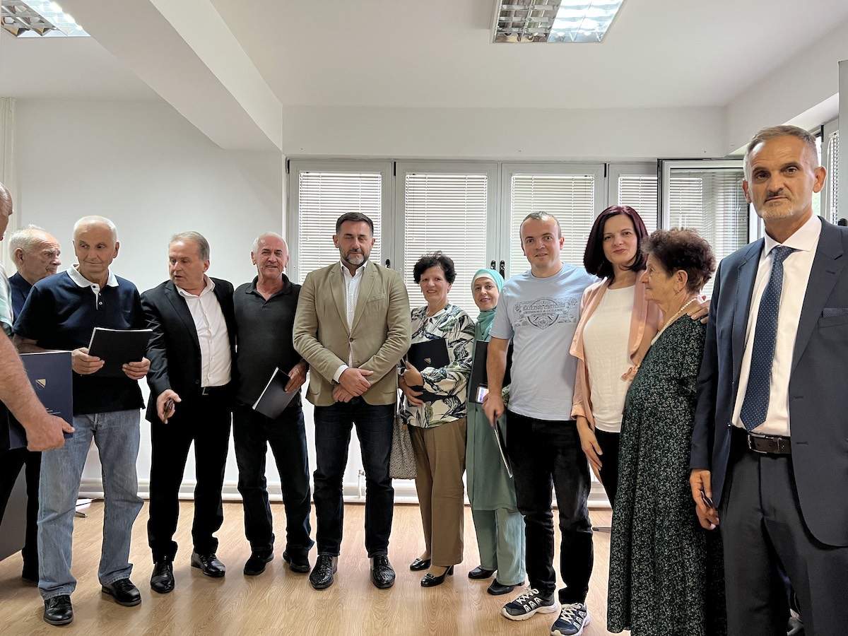Osam povratničkih porodica u Novom Goraždu dobilo donaciju za izgradnju i rekonstrukciju kuća