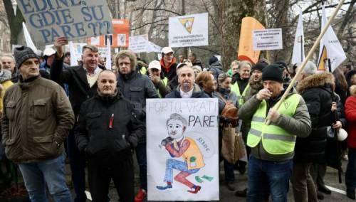 Osam sindikata odbilo ponudu Vlade KS: Tražimo naknade i povećanje plata