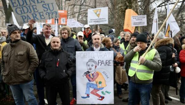 Osam sindikata odbilo ponudu Vlade KS: Tražimo naknade i povećanje plata