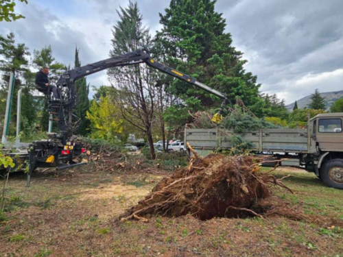 OSBiH pomažu u čišćenju posljedica nevremena u Mostaru