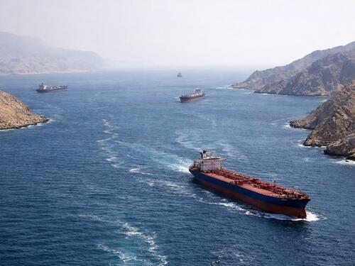 Osiguravatelji nude milijardu dolara za plovidbu kroz Hormuški moreuz