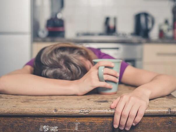 Osjećate se iscrpljeno i nakon dovoljno sati sna? Ovo su mogući uzroci i rješenja