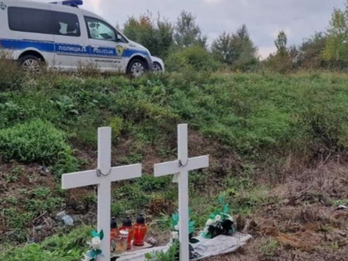 Oskrnavljen spomenik porodici Geljić kod Brčkog: Oštećeni križevi