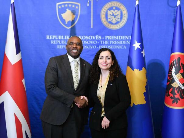 Osmani predložila da Kosovo i Velika Britanija sklope sporazum o odbrani