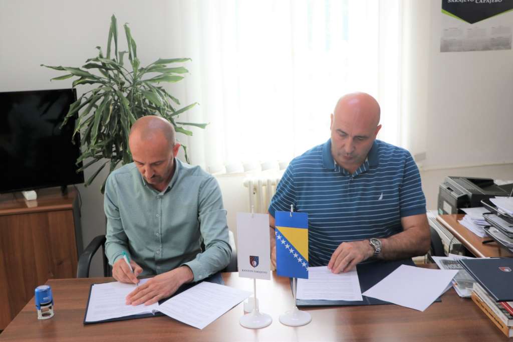 Osmanović potpisao sporazum o nabavci građevinskog materijala boračkoj populaciji KS