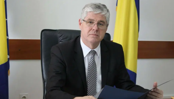 Osmić o opasnim najavama: Vučić misli, Dodik govori