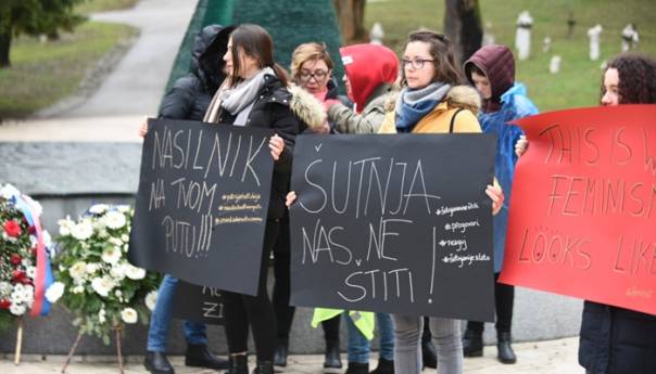 U Sarajevu Osmomartovski marš pod sloganom 'Nasilnik na tvom putu'