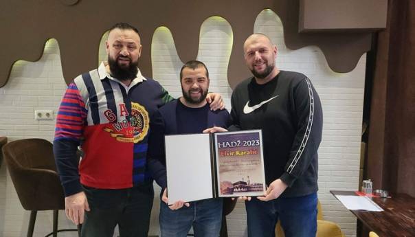 Osnivaču Pomozi.ba prijatelji priredili iznenađenje