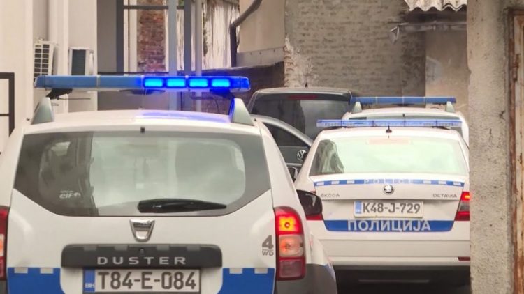 Osnovac pretučen kod škole, opkolila ga grupa đaka